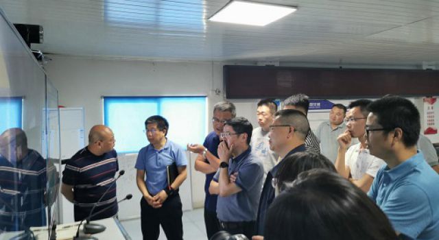 四川省藏高公司董事長陳渤對汶馬高速C15合同段進(jìn)行調(diào)研