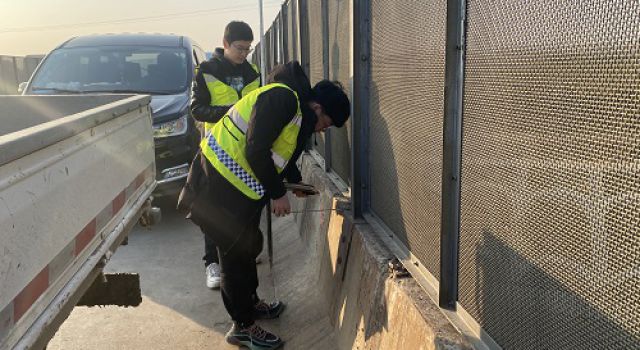 文昌湖區(qū)膠濟鐵路上跨橋護欄改造工程現(xiàn)場交接