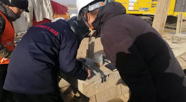 冰凍三尺，不畏嚴寒，中衛(wèi)下河沿黃河公路大橋項目一片大干景象
