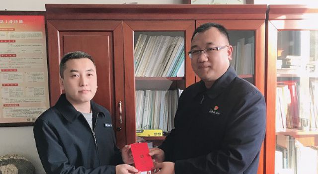 “爸,媽！請您放心！”——聽聽“就地過年”員工的心里話