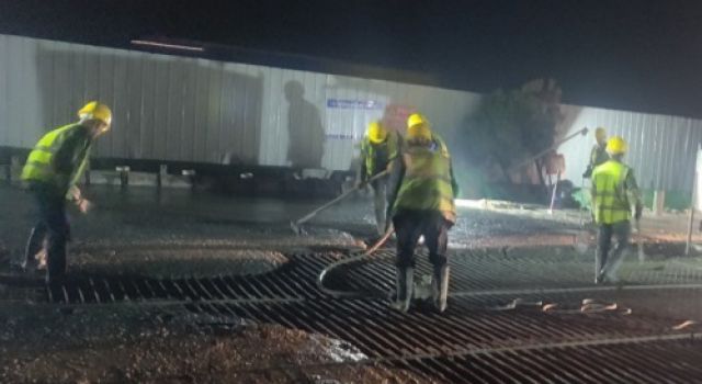 日蘭一標(biāo)K230+500 X105分離立交右幅橋面鋪裝順利澆筑完成 日蘭一標(biāo)K230+500 X105分離立交右幅橋面鋪裝順利澆筑完成