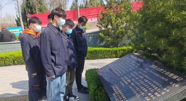 清明時(shí)節(jié)   緬懷先烈