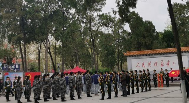 濟(jì)寧工地烈士陵園掃墓、緬懷先烈