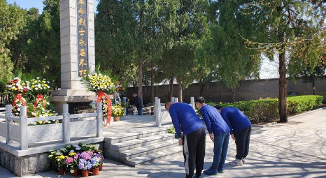 博山區(qū)工業(yè)一路、沿河?xùn)|路項(xiàng)目總監(jiān)辦 組織傳承紅色基因、清明祭英烈活動(dòng)