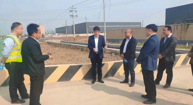 賈涵輝局長蒞臨S318郯蘭線嶧城區(qū)仙人洞至店韓路段改建工程項目督導(dǎo)