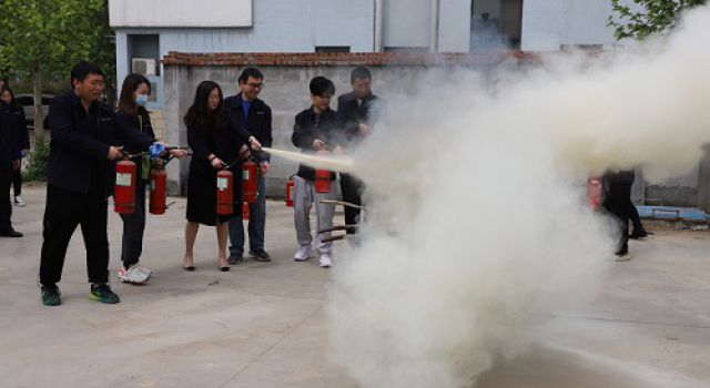 未雨綢繆、增強(qiáng)安全意識----公司組織員工開展安全、消防演練