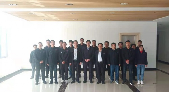 五一期間公司總經(jīng)理慰問一線員工