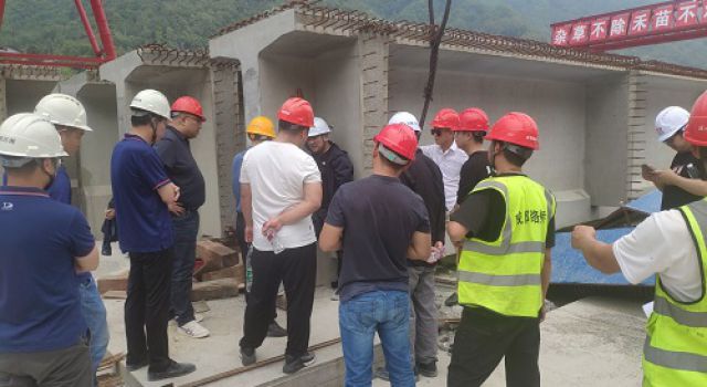 四川九綿高速JL8總監(jiān)辦邀請(qǐng)專家現(xiàn)場(chǎng)解決工程關(guān)鍵部位質(zhì)量隱患問(wèn)題