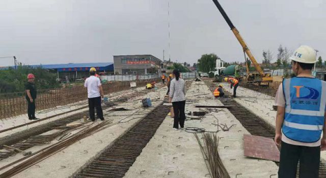 日照市嵐山區(qū)交通運(yùn)輸局督查黃墩鎮(zhèn)南中橋施工現(xiàn)場(chǎng)