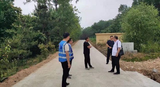 嵐山區(qū)駐地監(jiān)理處對安東衛(wèi)街道農(nóng)村公路集中項目開展安全、防汛檢查