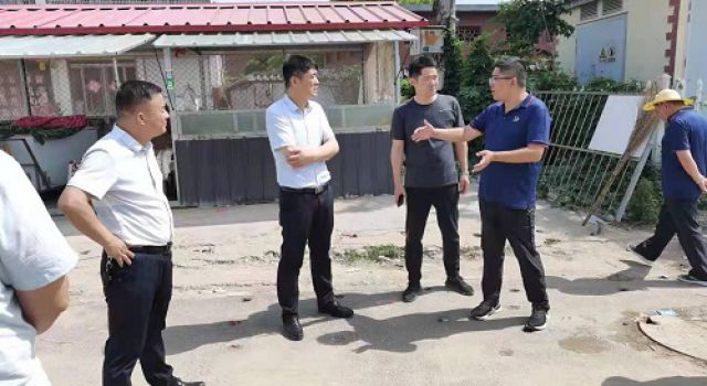 棗莊市嶧城區(qū)交通局賈局長督導(dǎo)S318施工進展情況