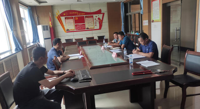 新聞 博山區(qū)海博路召開瀝青面層施工安全技術(shù)交底會