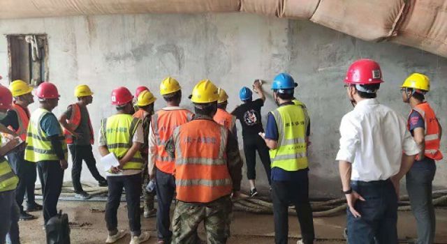 濟(jì)濰高速二駐地辦召開(kāi)青風(fēng)嶺隧道二襯施工現(xiàn)場(chǎng)會(huì)議