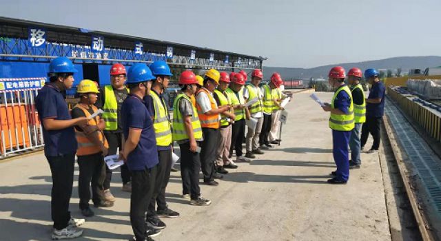 濟(jì)濰高速三合同召開空心板首件工程總結(jié)會