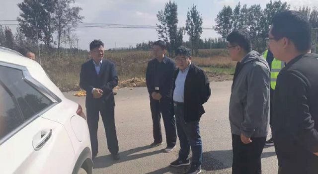 高青縣交通運輸局對趙班路進(jìn)行檢查調(diào)度