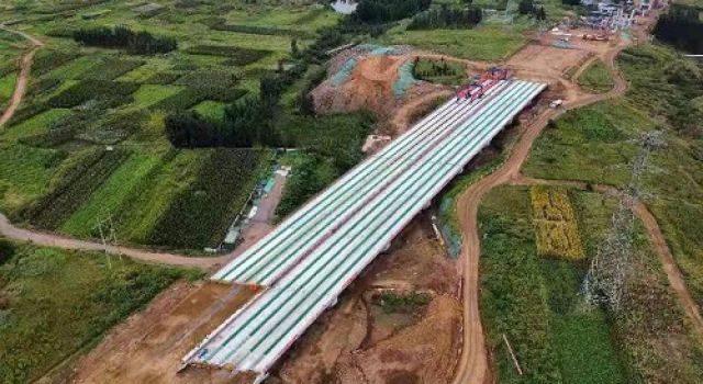 濟(jì)濰項(xiàng)目四合同首座橋梁完成架設(shè)