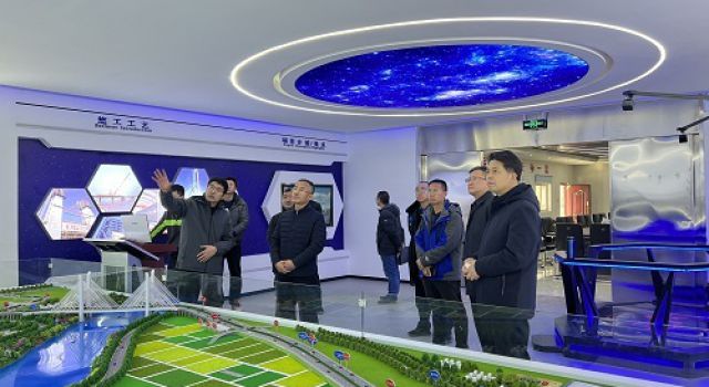 寧夏交通廳黨委委員、總工程師王力軍到中衛(wèi)下河沿黃河公路大橋 項(xiàng)目開展質(zhì)量、安全及黃河冬季防凌督察