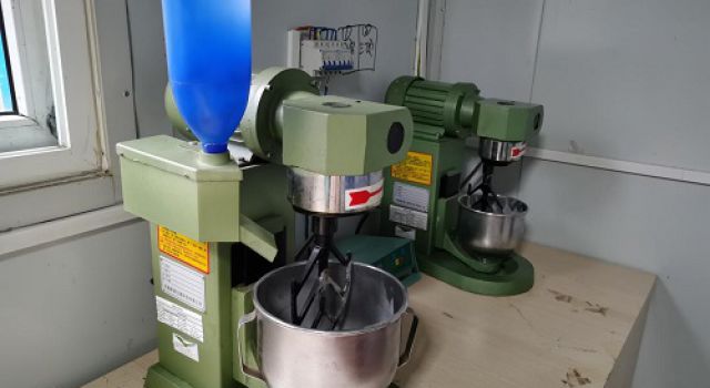 德州市外環(huán)提升工程總監(jiān)辦試驗室組織員工對水泥試驗的培訓(xùn)學習