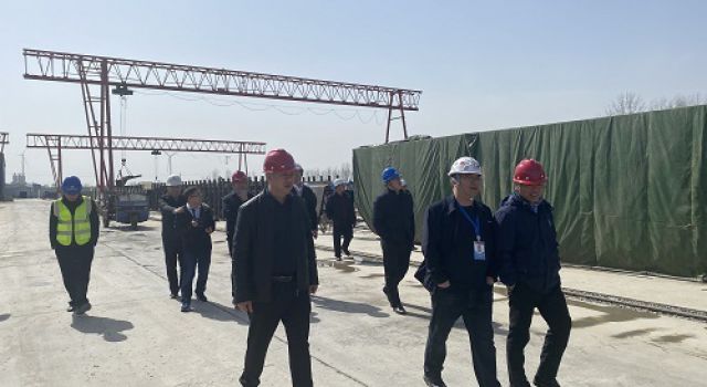沿黃高速項目董事長、總經(jīng)理一行蒞臨觀摩安羅項目