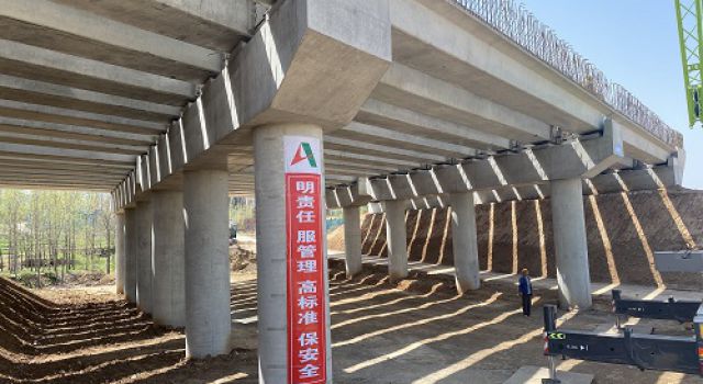 濟南至濰坊高速公路梁板架設(shè)