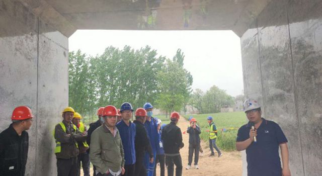 安羅高速豫冀省界至原陽段第二總監(jiān)辦組織召開箱涵通道施工現(xiàn)場觀摩交流會(huì)