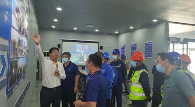 安羅高速豫冀省界至原陽段第二總監(jiān)辦參加項(xiàng)目公司組織的濮衛(wèi)高速施工觀摩會