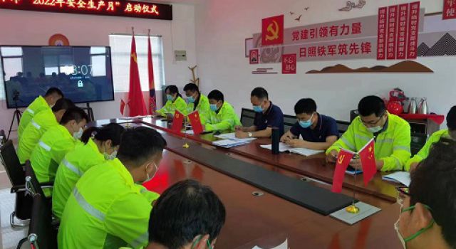 南沿海公路日鋼段高架工程召開(kāi)2022年“安全生產(chǎn)月”活動(dòng)專題會(huì)