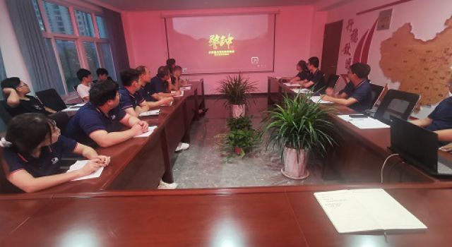 安羅高速第二總監(jiān)辦組織學(xué)習(xí)《安全生產(chǎn)十五條硬措施》 觀看安全警示教育片《警鐘》