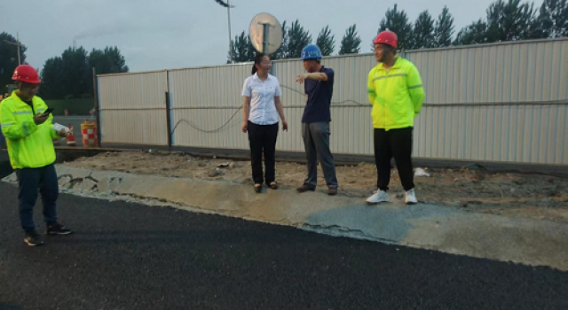 日照市南沿海公路日鋼段高架工程瀝青試驗(yàn)段順利完成