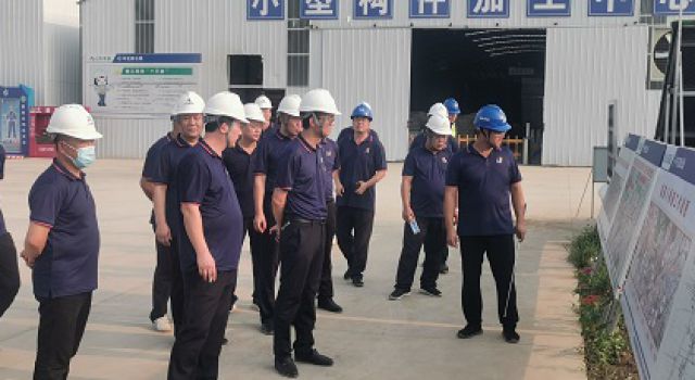 以黨建促進(jìn)公司間交流一三五公司領(lǐng)導(dǎo)指導(dǎo)臨臨六駐地辦施工現(xiàn)場