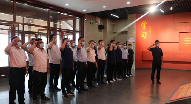 濟(jì)濰二駐地開展“奮進(jìn)百年正芳華 不忘初心砥礪行 助力濟(jì)濰平安百年品質(zhì)工程創(chuàng)建”七一主題黨日活動