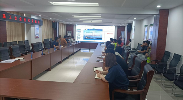 濟(jì)廣高速濟(jì)菏段改擴(kuò)建工程施工一標(biāo)召開橋梁下部結(jié)構(gòu)施工 安全技術(shù)交底會(huì)