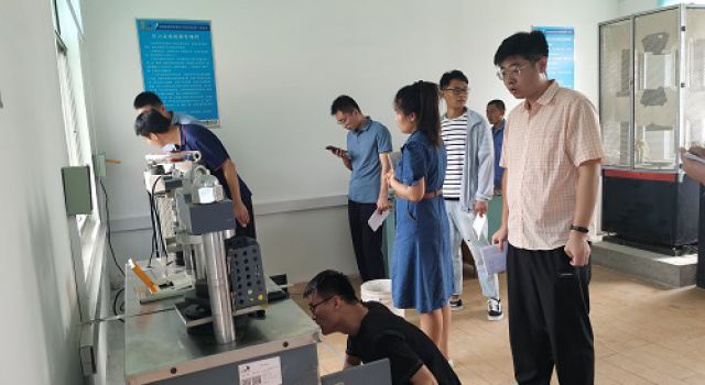 濟(jì)微高速項(xiàng)目公司及總監(jiān)辦對(duì)一駐地辦試驗(yàn)室建設(shè)情況進(jìn)行綜合檢查