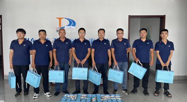 炎炎夏日送清涼，公司關(guān)愛入心田