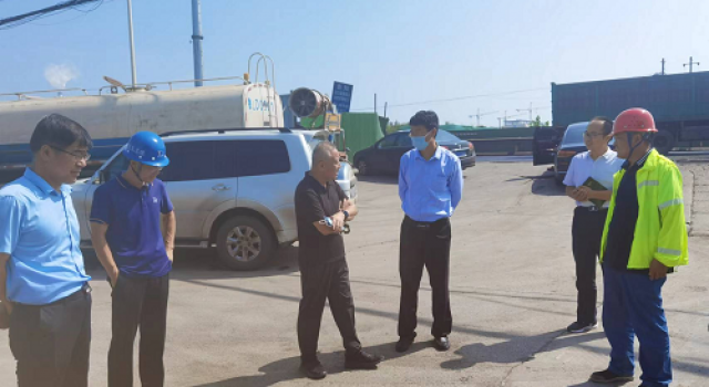 日照市交通運(yùn)輸局領(lǐng)導(dǎo)對(duì)南沿海公路高架項(xiàng)目管線改移工作進(jìn)行現(xiàn)場調(diào)度
