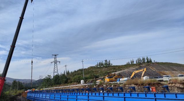 山東高速濟濰高速監(jiān)理人員國慶期間堅守崗位 為交通施工安全和揚塵治理“保駕護航”