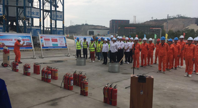 廣西欽州北過境線公路一標段總監(jiān)辦參加聯(lián)合舉辦的“消防宣傳”活動