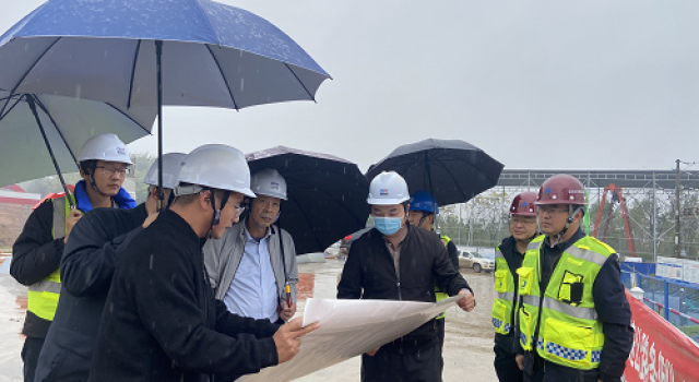 廣西交通廳領(lǐng)導(dǎo)考察欽州北過境線公路項(xiàng)目