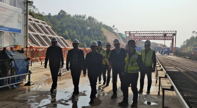 廣西交通廳韋副廳長帶隊對欽州北過境線公路項(xiàng)目復(fù)工復(fù)產(chǎn)安全檢查