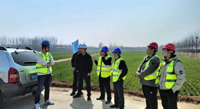 鄒城至濟(jì)寧公路工程第二監(jiān)理組聯(lián)合項(xiàng)目辦和總監(jiān)辦對所管轄的三個工區(qū)進(jìn)行安全環(huán)保檢查