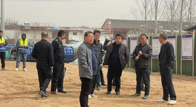 沂南縣城鄉(xiāng)融合發(fā)展工作組交通建設項目專班組織對沂南縣X043葛岸線（沂河大橋-孫祖段）道路提升改造工程進行安全、防汛檢查