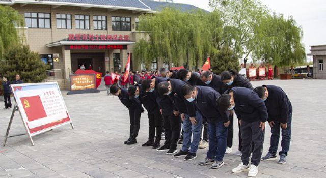 安鶴高速總監(jiān)辦組織開(kāi)展“緬懷革命先烈，弘揚(yáng)民族精神”活動(dòng)