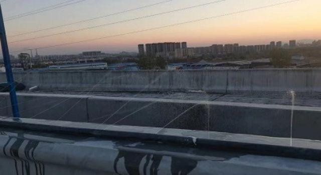 混凝土防撞護(hù)欄噴淋養(yǎng)護(hù)的實(shí)施