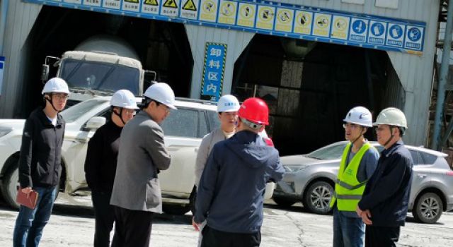 四川省綿陽(yáng)市質(zhì)監(jiān)站對(duì)九綿高速公路組織半年綜合檢查