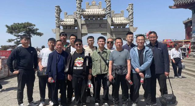 凝心聚力，勇攀高峰---濟(jì)廣高速濟(jì)菏改擴(kuò)建一駐地辦“五一”登山活動