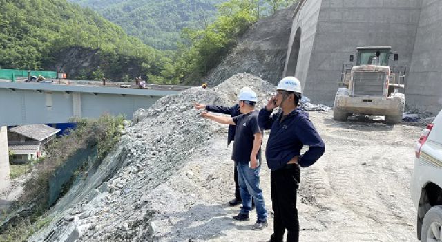 四川綿九公司黨委副書記、副總經(jīng)理?xiàng)钏蓹z查平通代表處轄段五一期間安全生產(chǎn)情況