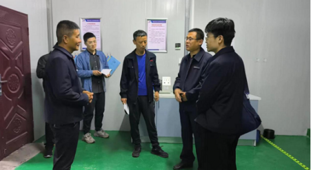 母體中心試驗(yàn)室檢查小組蒞臨和襄高速公路六安段第二駐地辦工地試驗(yàn)室檢查指導(dǎo)工作