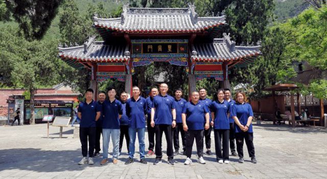 勇攀高峰---濟(jì)微一駐地辦歡樂(lè)慶五一