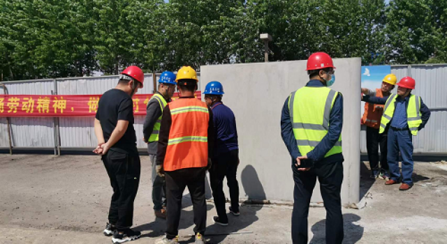 日照市南沿海公路高架項(xiàng)目試驗(yàn)柱澆筑成功