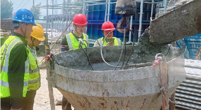 日照市嵐山區(qū)南沿海公路日鋼段高架工程墩柱首件順利完成